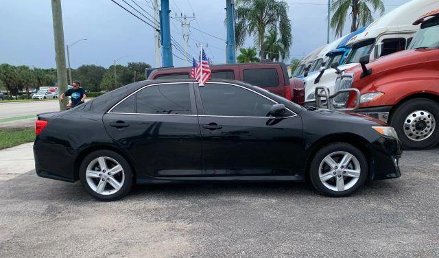 Toyota CAMRY - Thumbnail 2