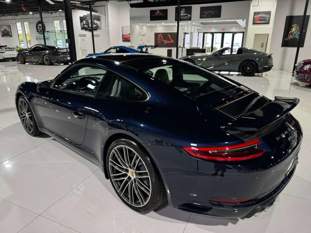 Porsche 911 - Thumbnail 5