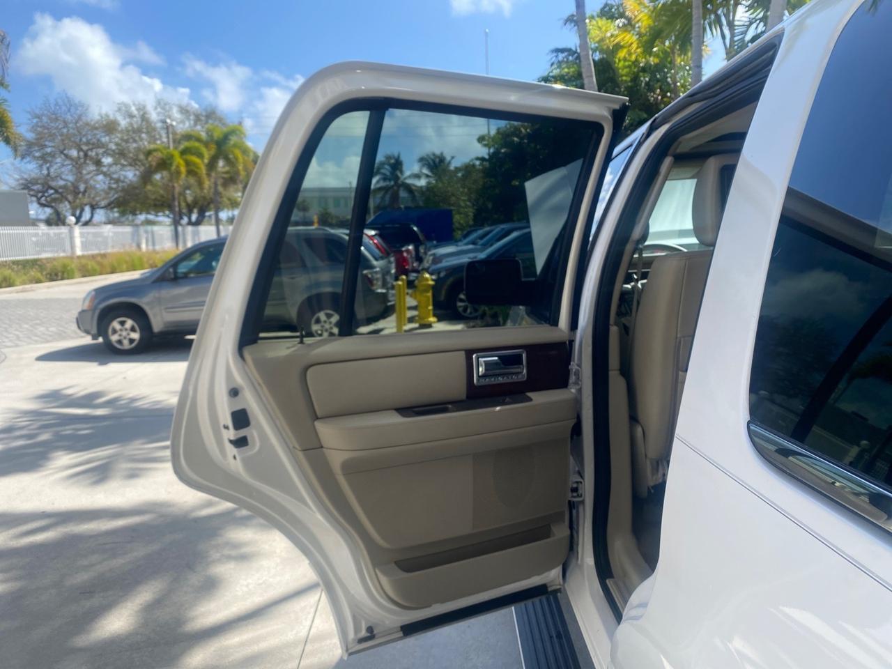 Lincoln Navigator - Thumbnail 14