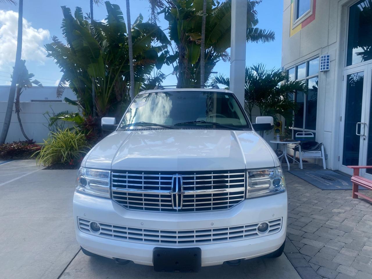 Lincoln Navigator - Thumbnail 3