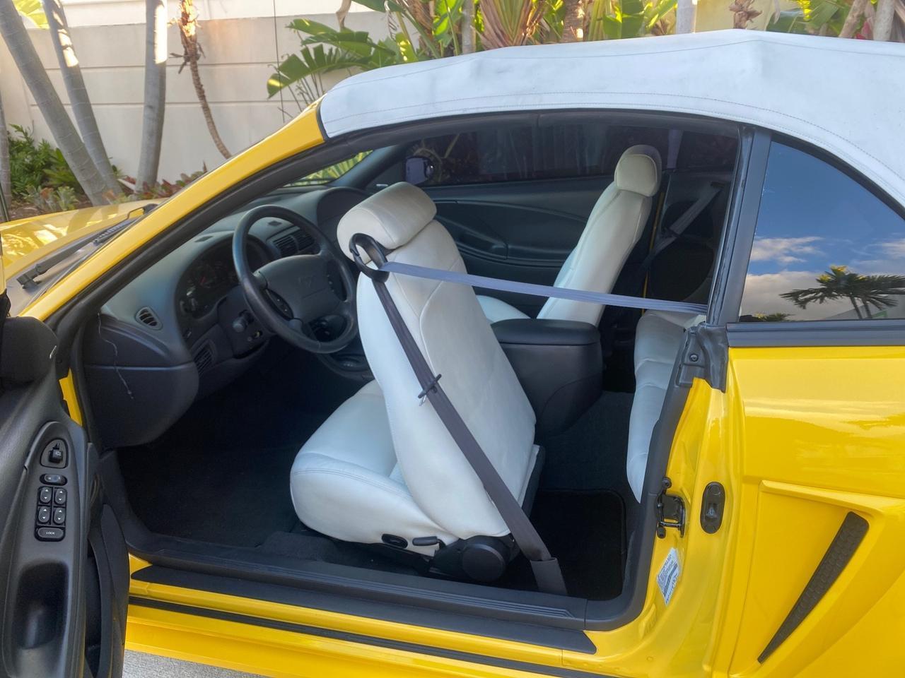 Ford Mustang - Thumbnail 14