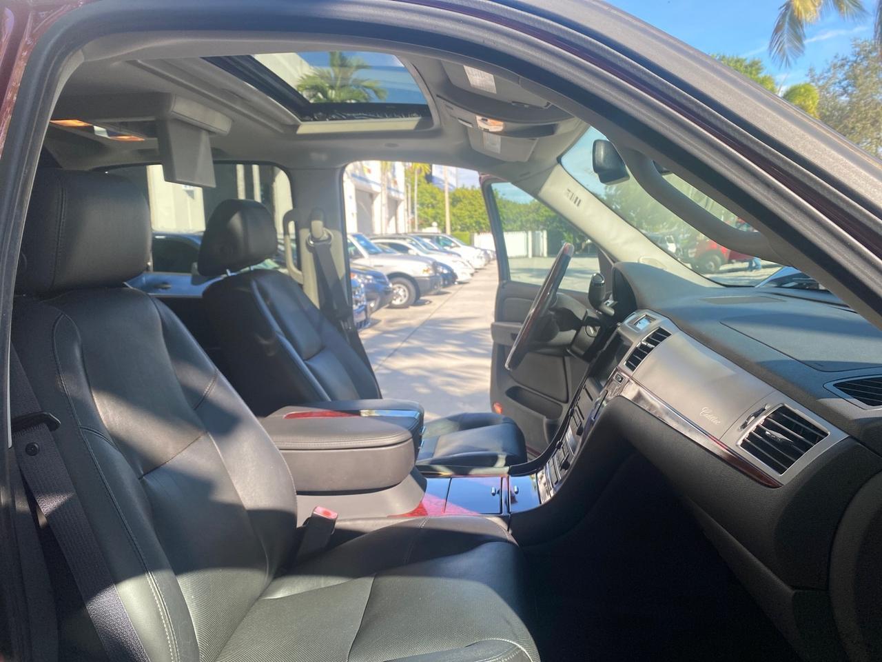 Cadillac Escalade EXT - Thumbnail 13