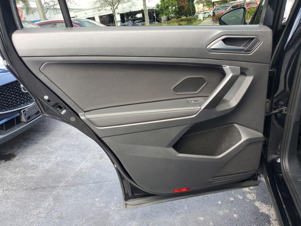 Volkswagen Tiguan 2.0T S - Thumbnail 11