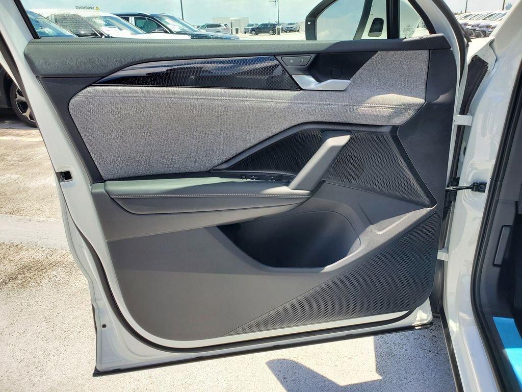 Volkswagen Tiguan 2.0T S - Thumbnail 11