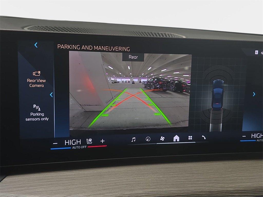 BMW 3 Series 330I Rwd 4D Sedan - Thumbnail 18