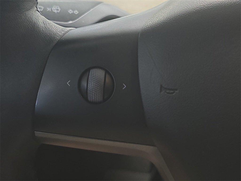 Tesla Model Y Long Range Awd 4D Sport Utility - Thumbnail 18