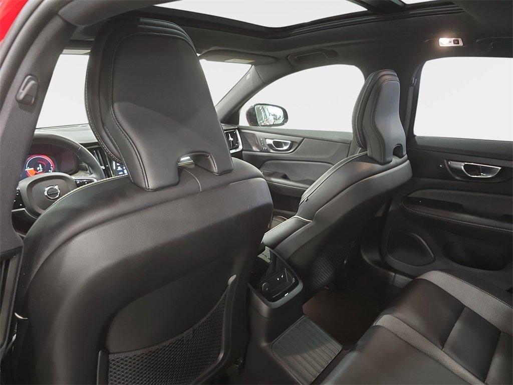 Volvo S60 Recharge Plug-In Hybrid T8 R-Design Awd 4D Sedan - Thumbnail 14