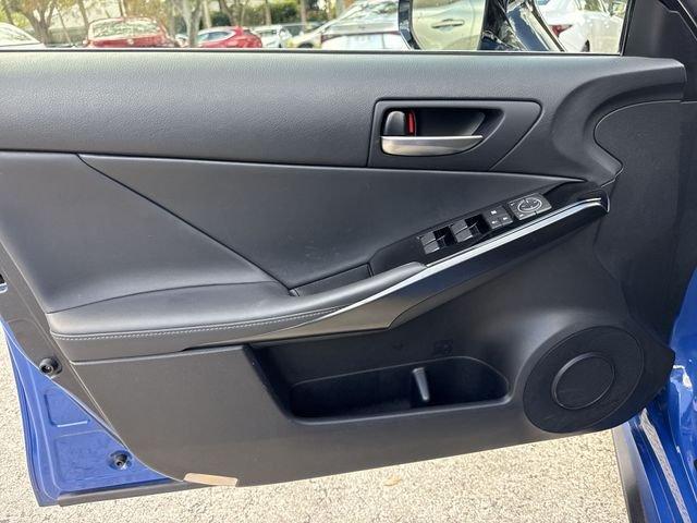 Lexus Is 300 - Thumbnail 14