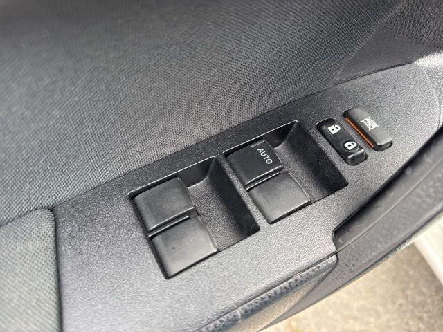 Toyota Corolla Le - Thumbnail 13