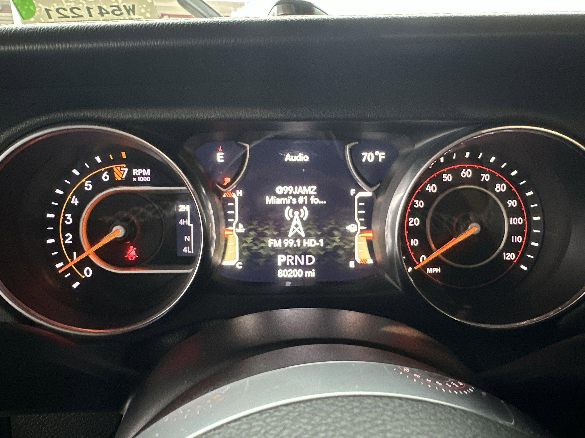 Jeep Wrangler Unlimited Sahara - Thumbnail 11