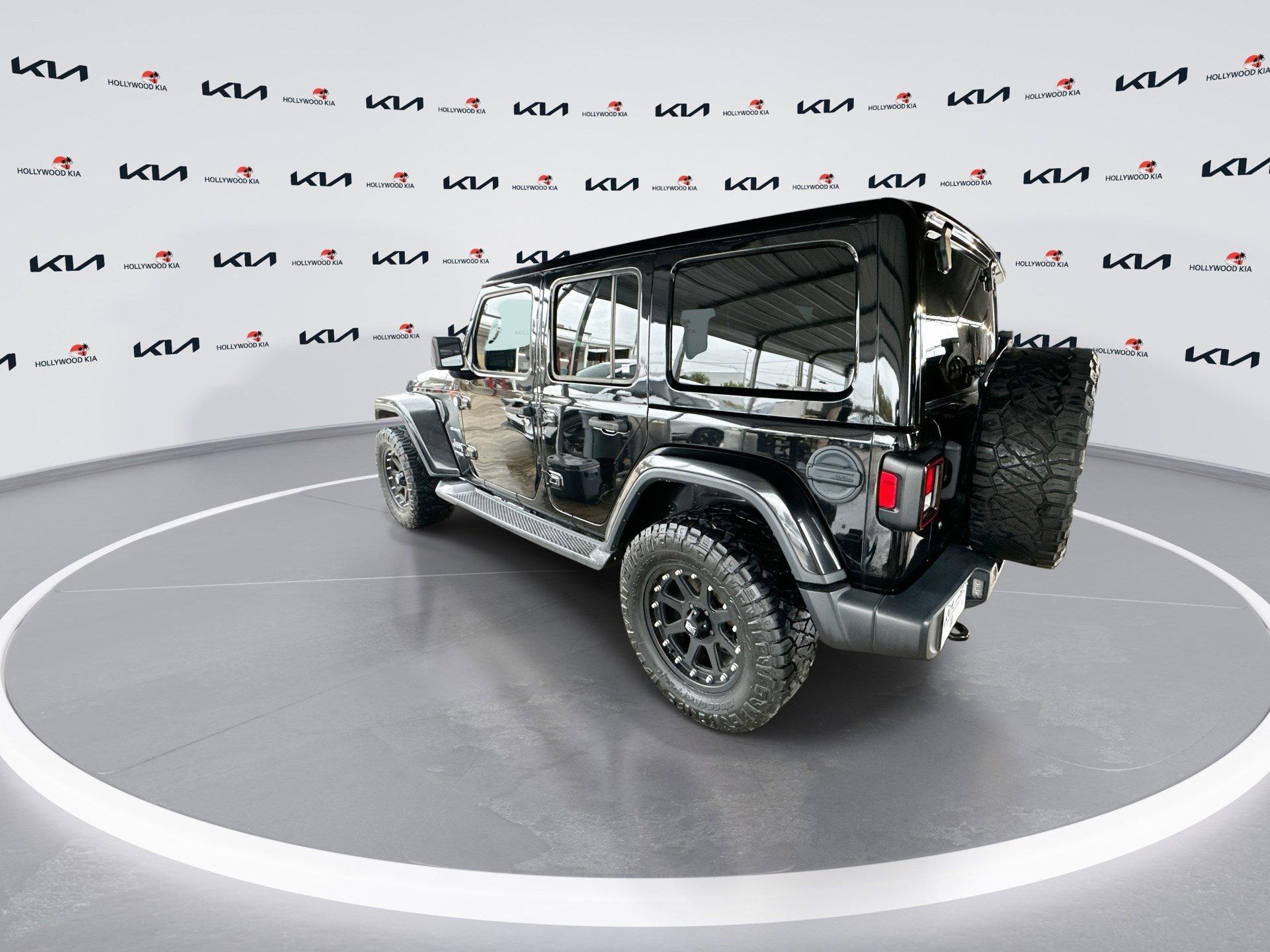 Jeep Wrangler Unlimited Sahara - Thumbnail 7