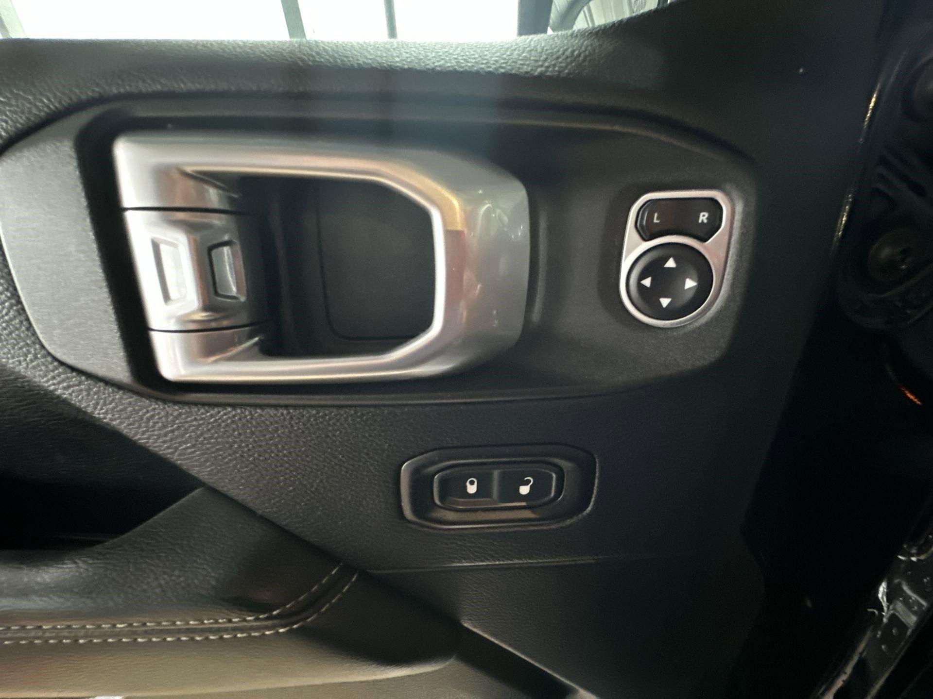 Jeep Wrangler Unlimited Sahara - Thumbnail 16