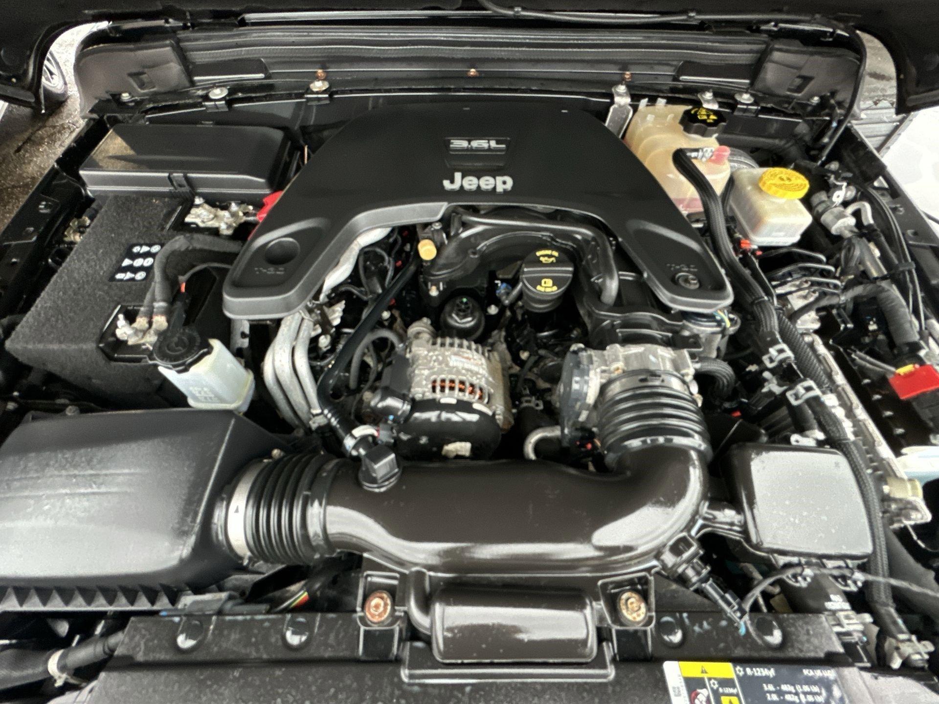 Jeep Wrangler Unlimited Sahara - Thumbnail 19