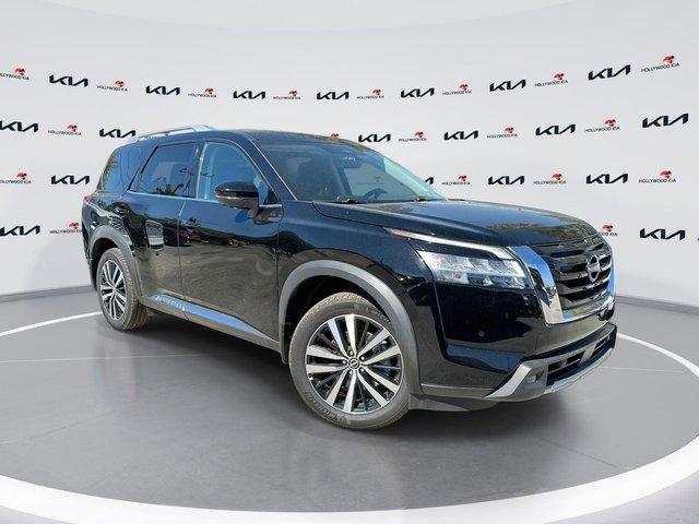 Nissan Pathfinder Platinum - View 1