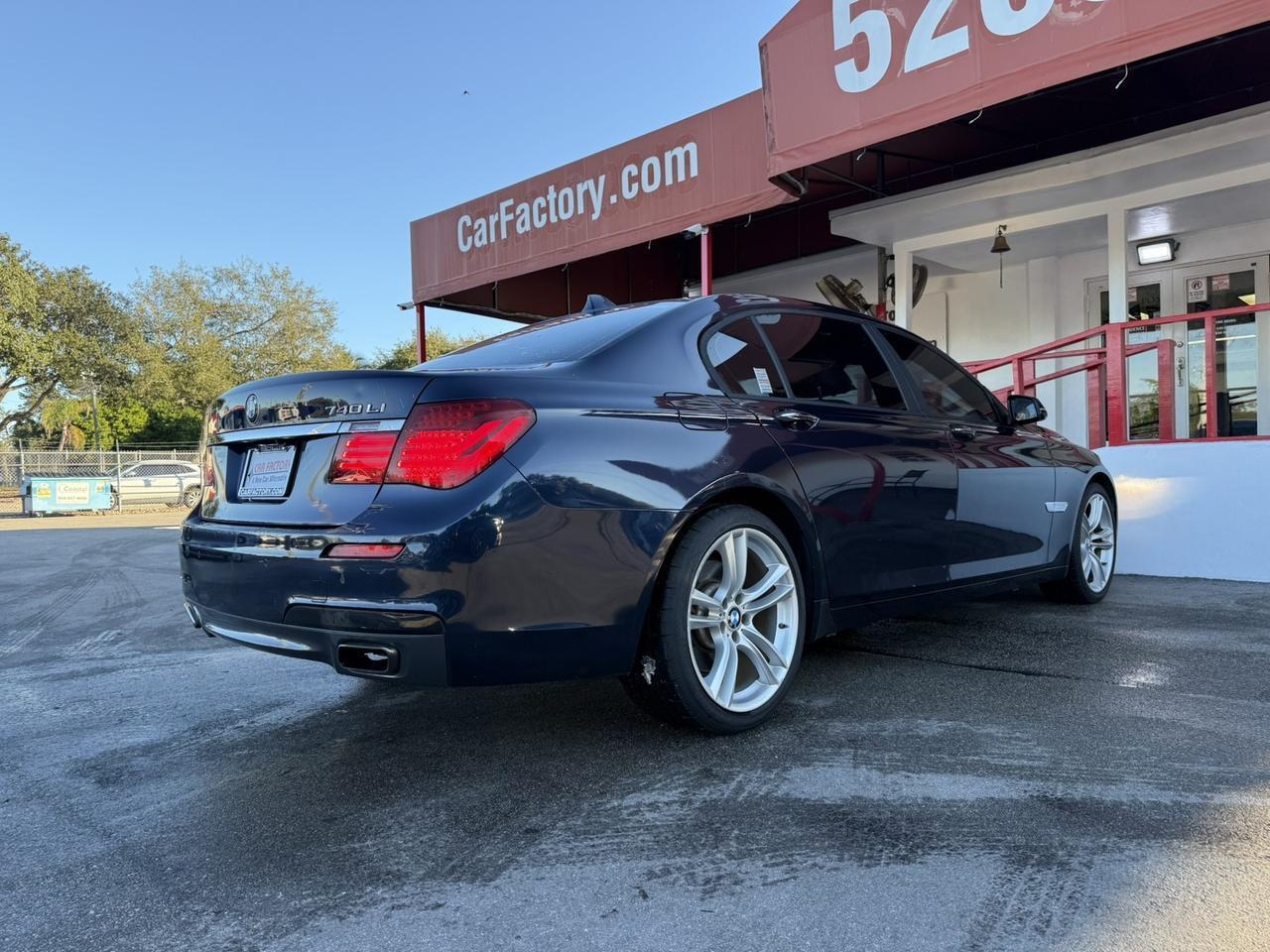 BMW 7 Series - Thumbnail 9