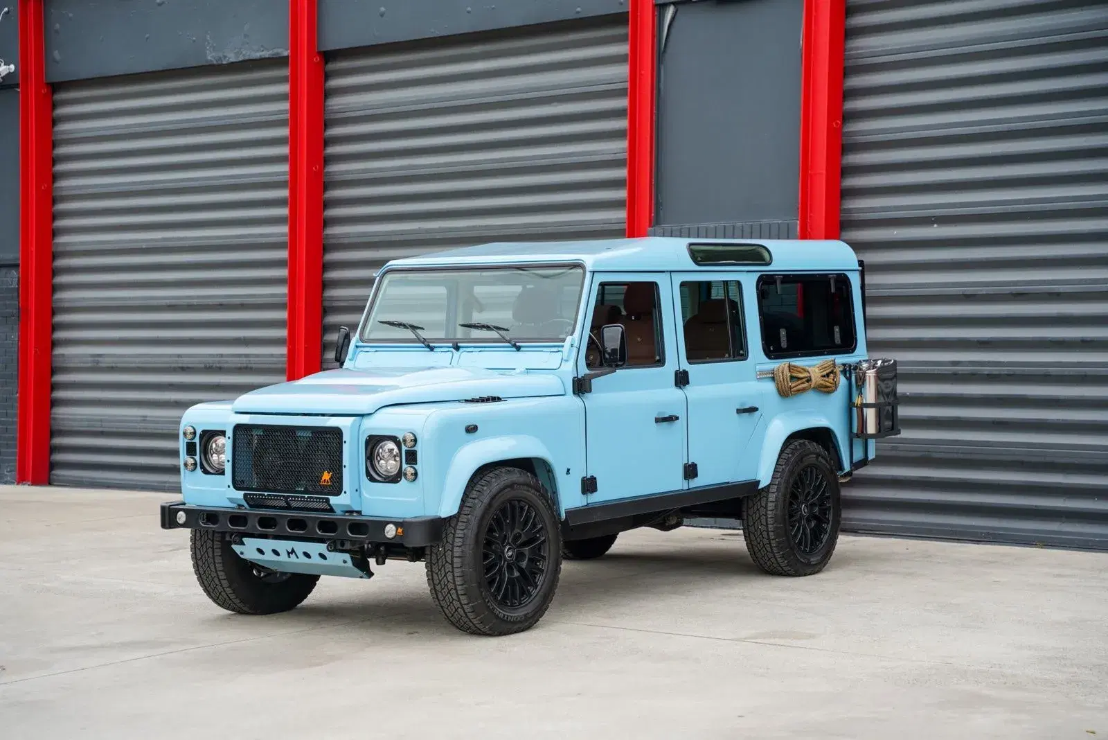 Land Rover Defender - View 1