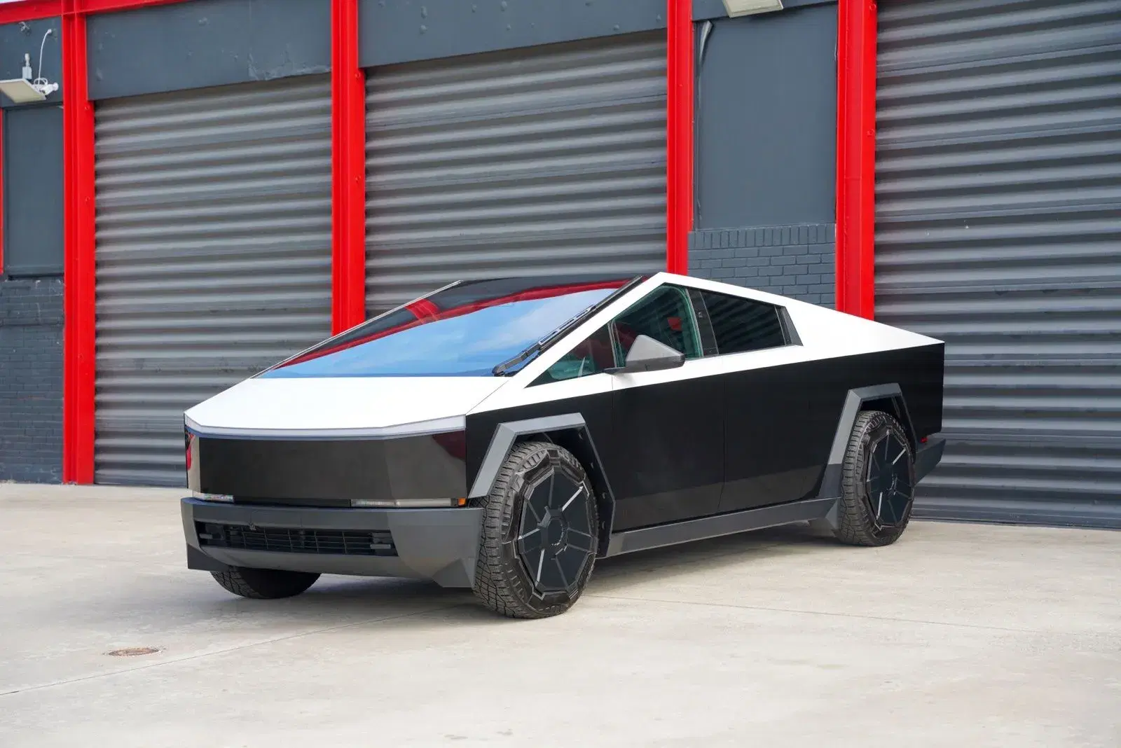 Tesla Cybertruck - View 1