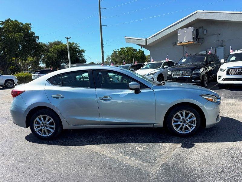 Mazda Mazda3 4-Door Touring - Thumbnail 5