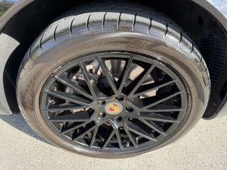 Porsche Cayenne - Thumbnail 3