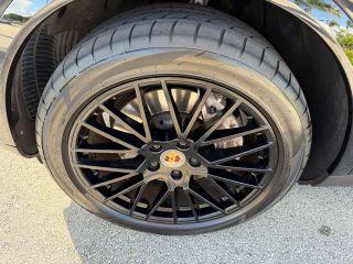 Porsche Cayenne - Thumbnail 2