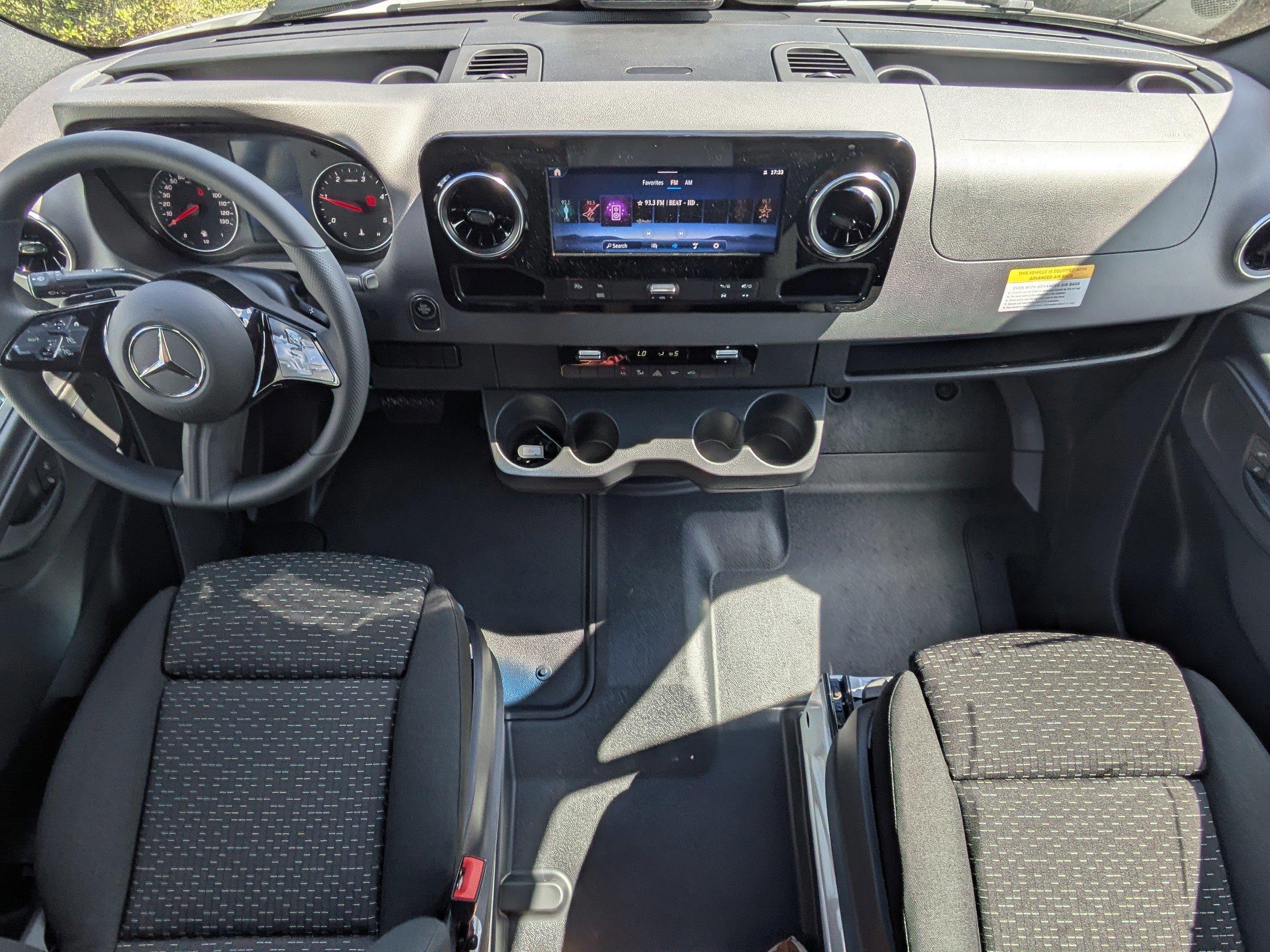 Mercedes-Benz Sprinter Cargo Van 170 Wb Rwd Van - Thumbnail 3