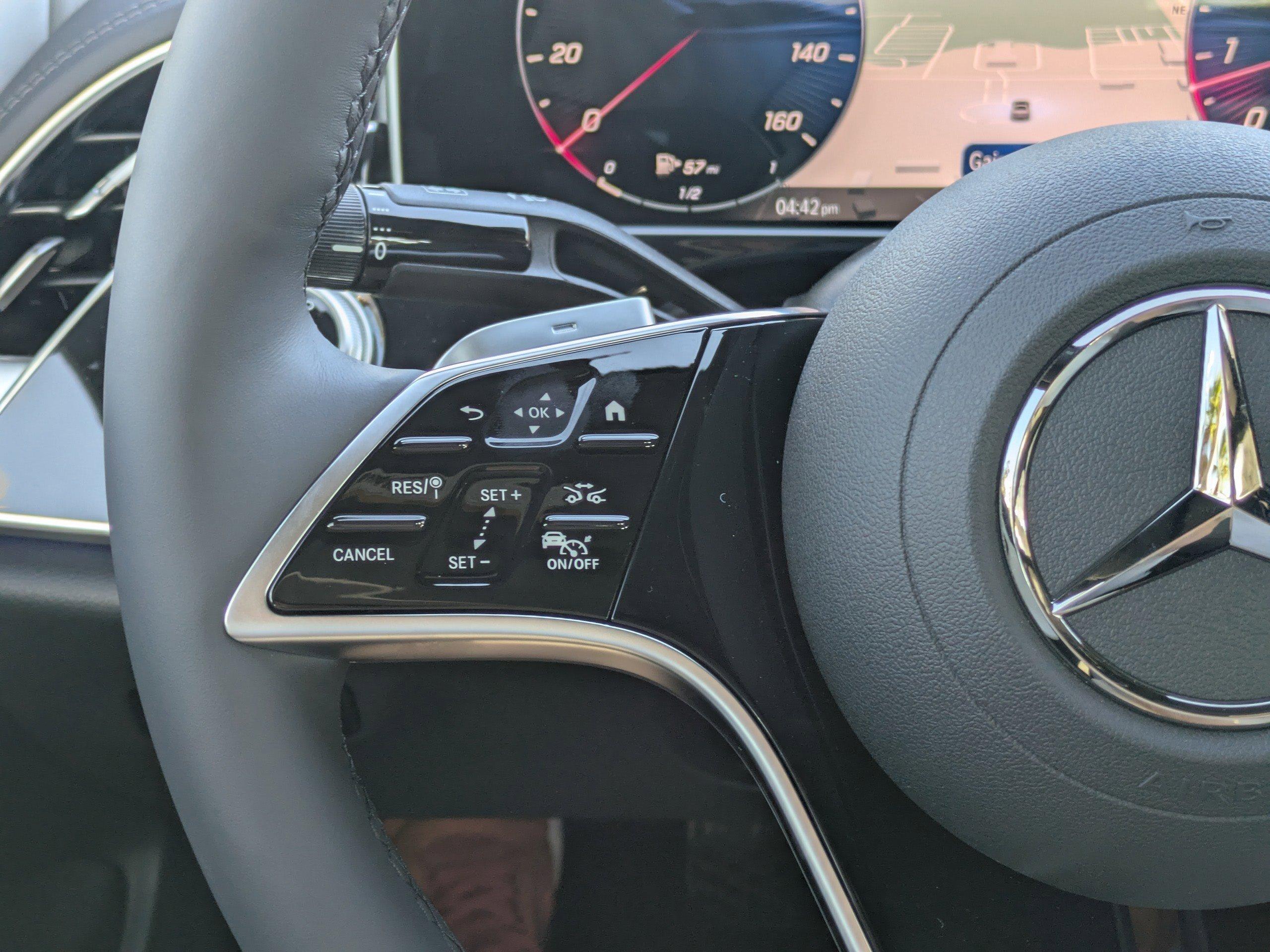 Mercedes-Benz Sedan E 350 With Navigation - Thumbnail 18