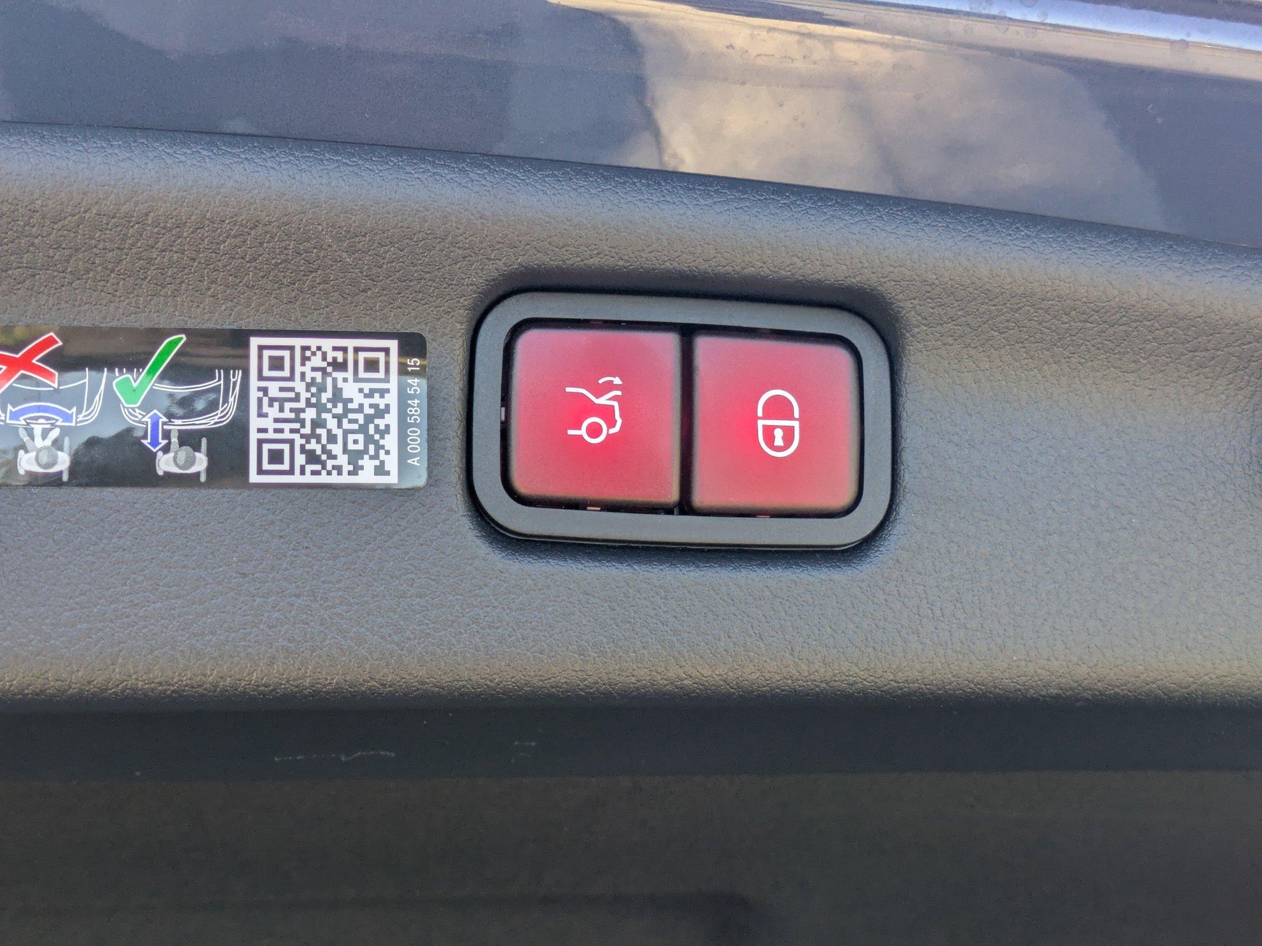 Mercedes-Benz C 300 Rwd Sedan - Thumbnail 14