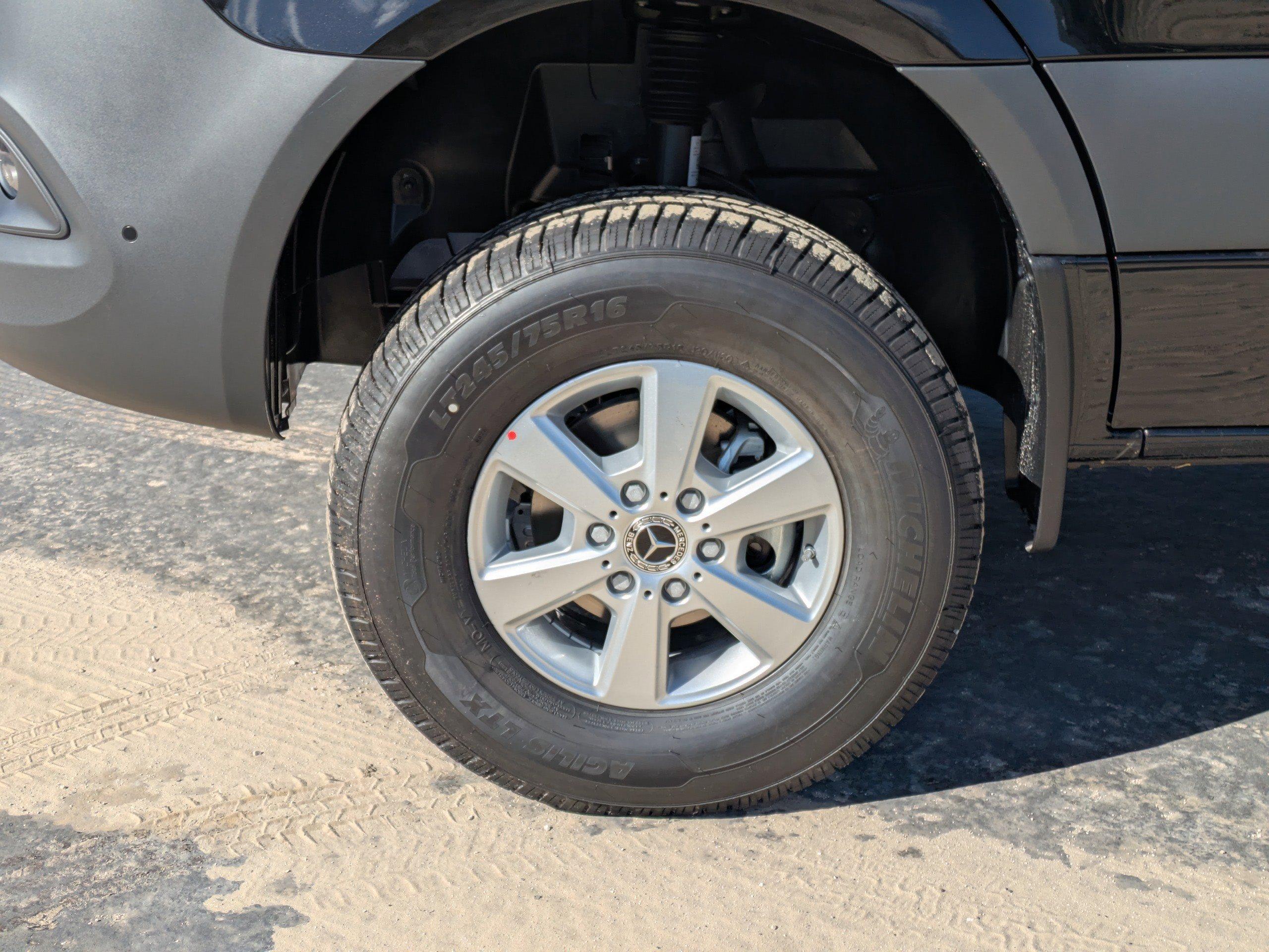 Mercedes-Benz Sprinter Passenger Van Van 144 Wb Awd - Thumbnail 4