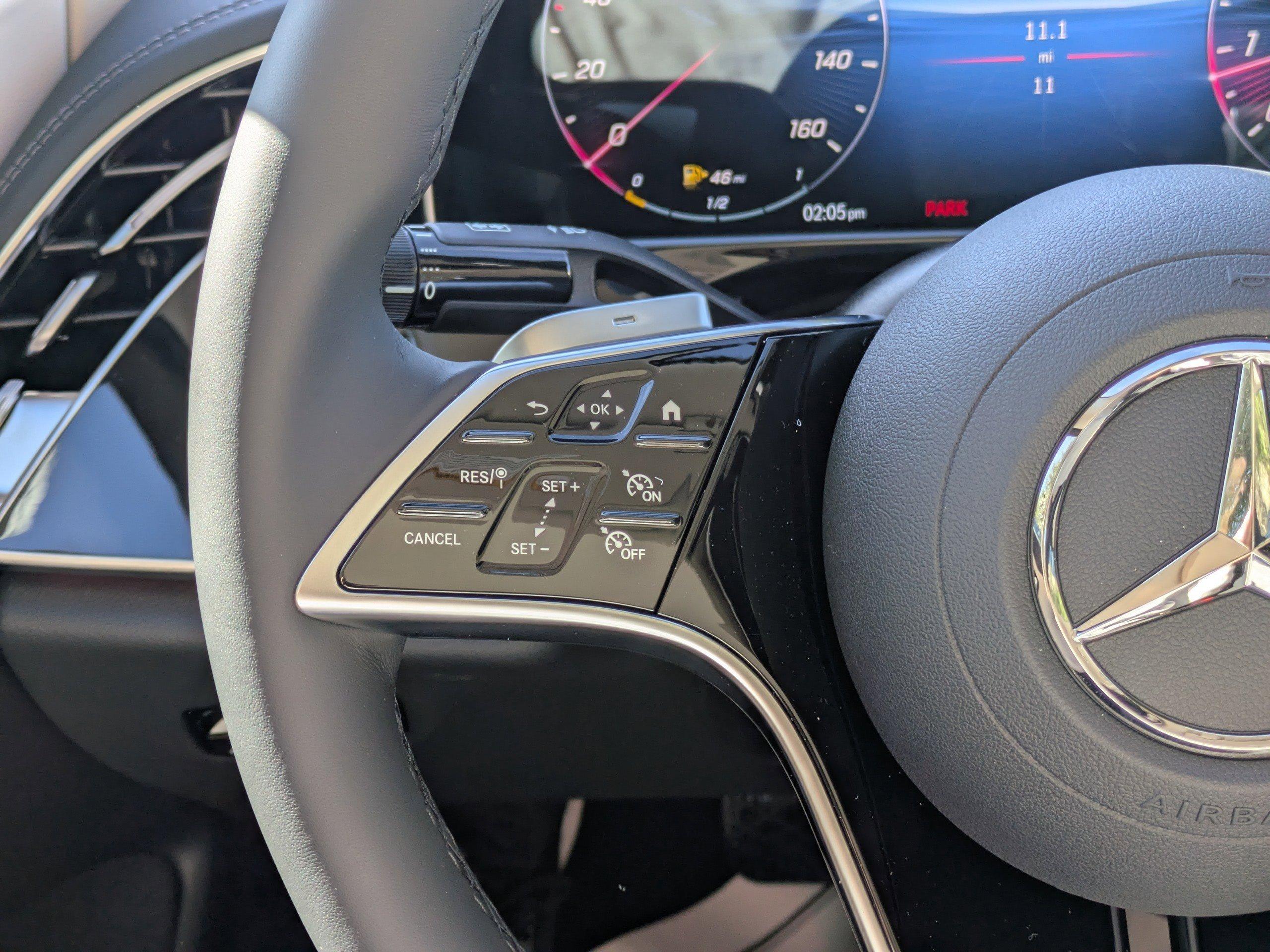 Mercedes-Benz Sedan E 350 With Navigation - Thumbnail 18