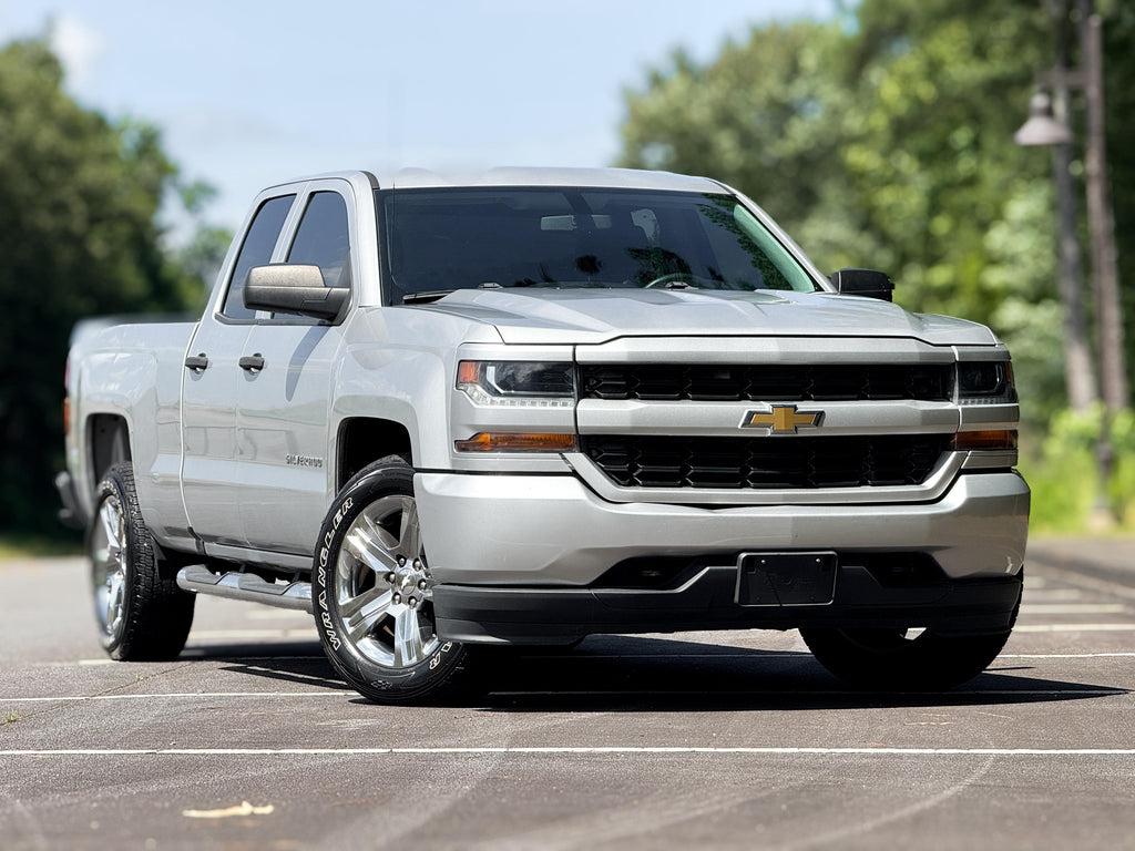 Chevrolet Silverado 1500 V8 - View 1