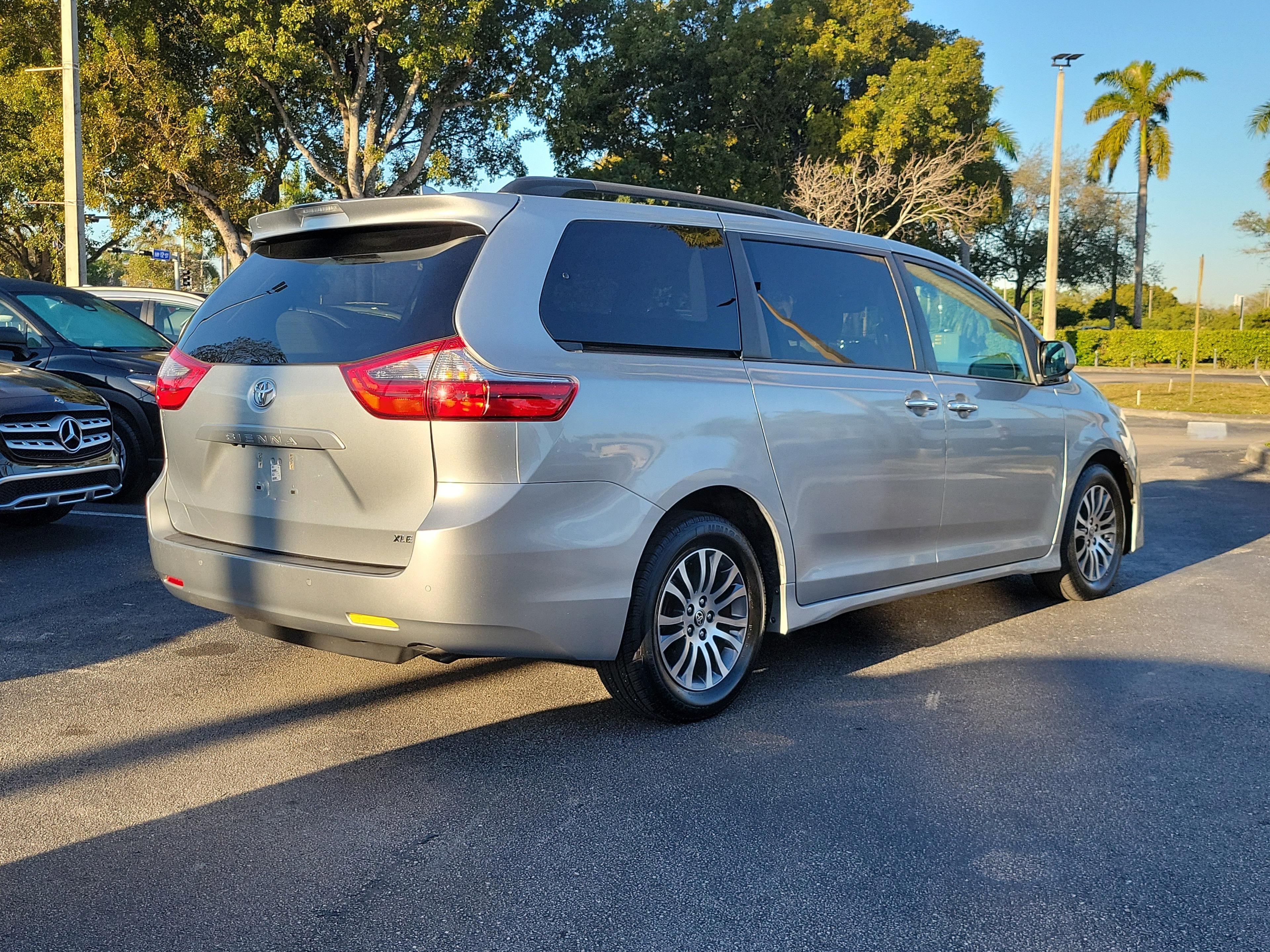 Toyota Sienna Xle Fwd - Thumbnail 5