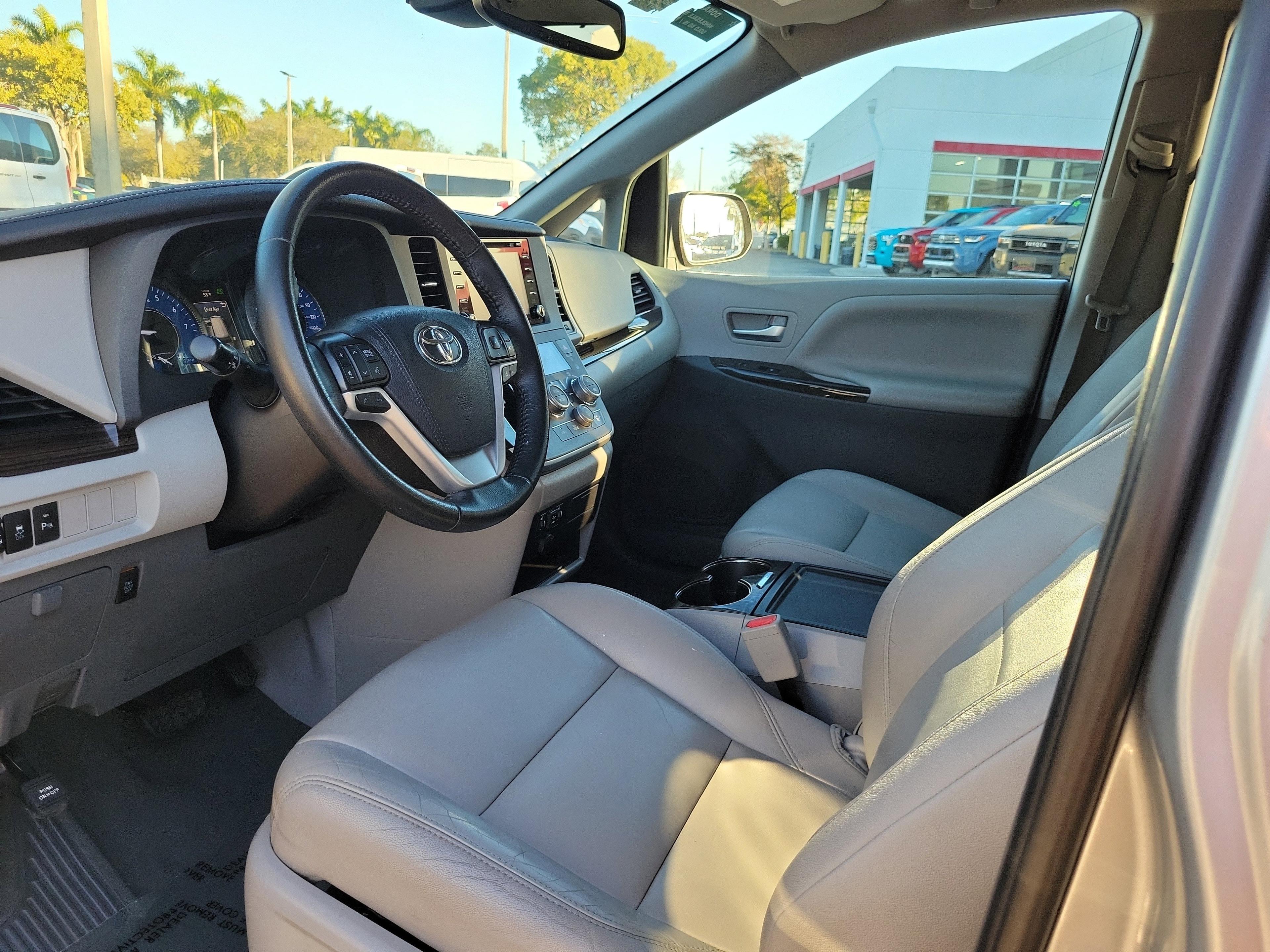 Toyota Sienna Xle Fwd - Thumbnail 14