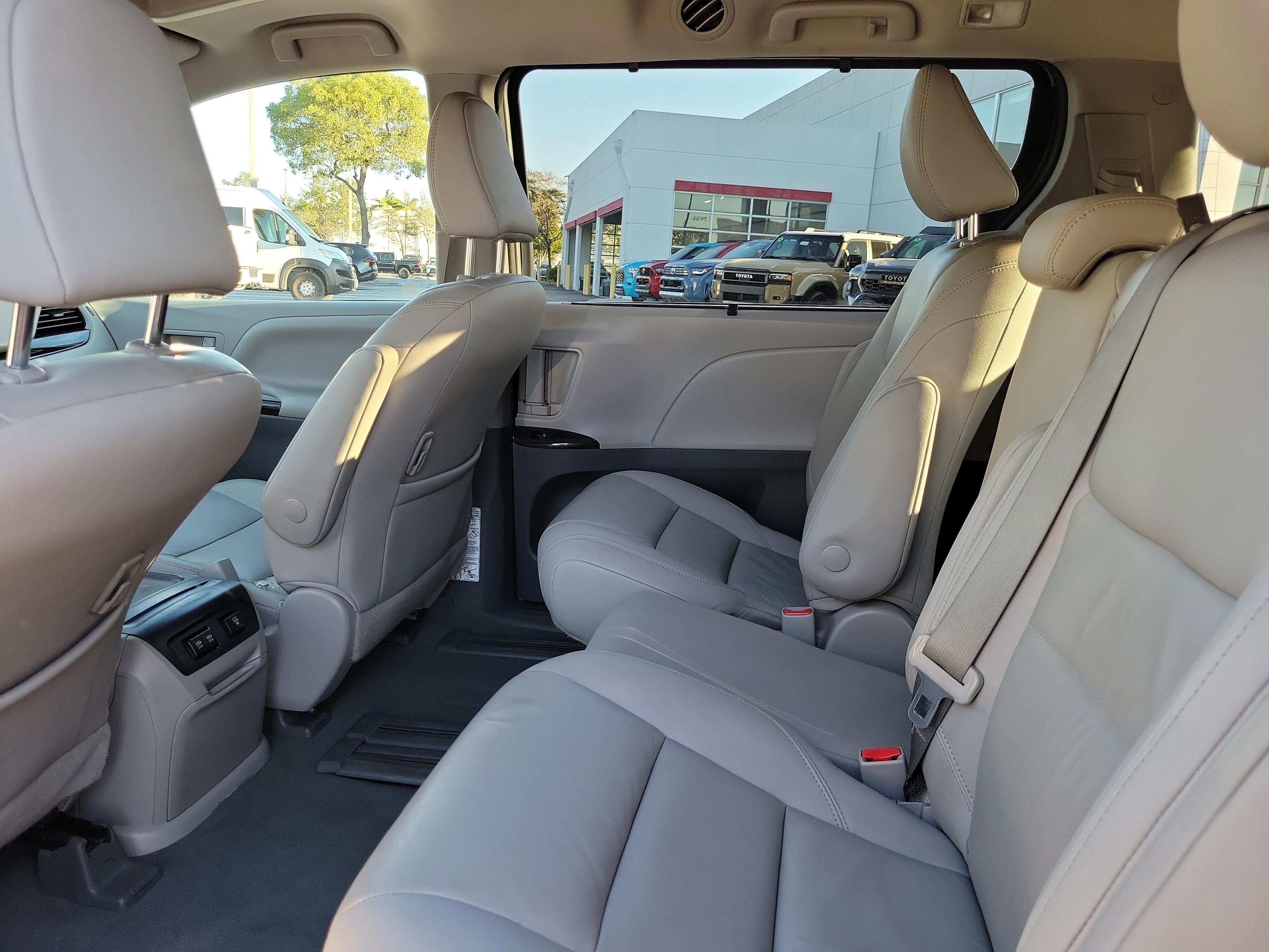 Toyota Sienna Xle Fwd - Thumbnail 11