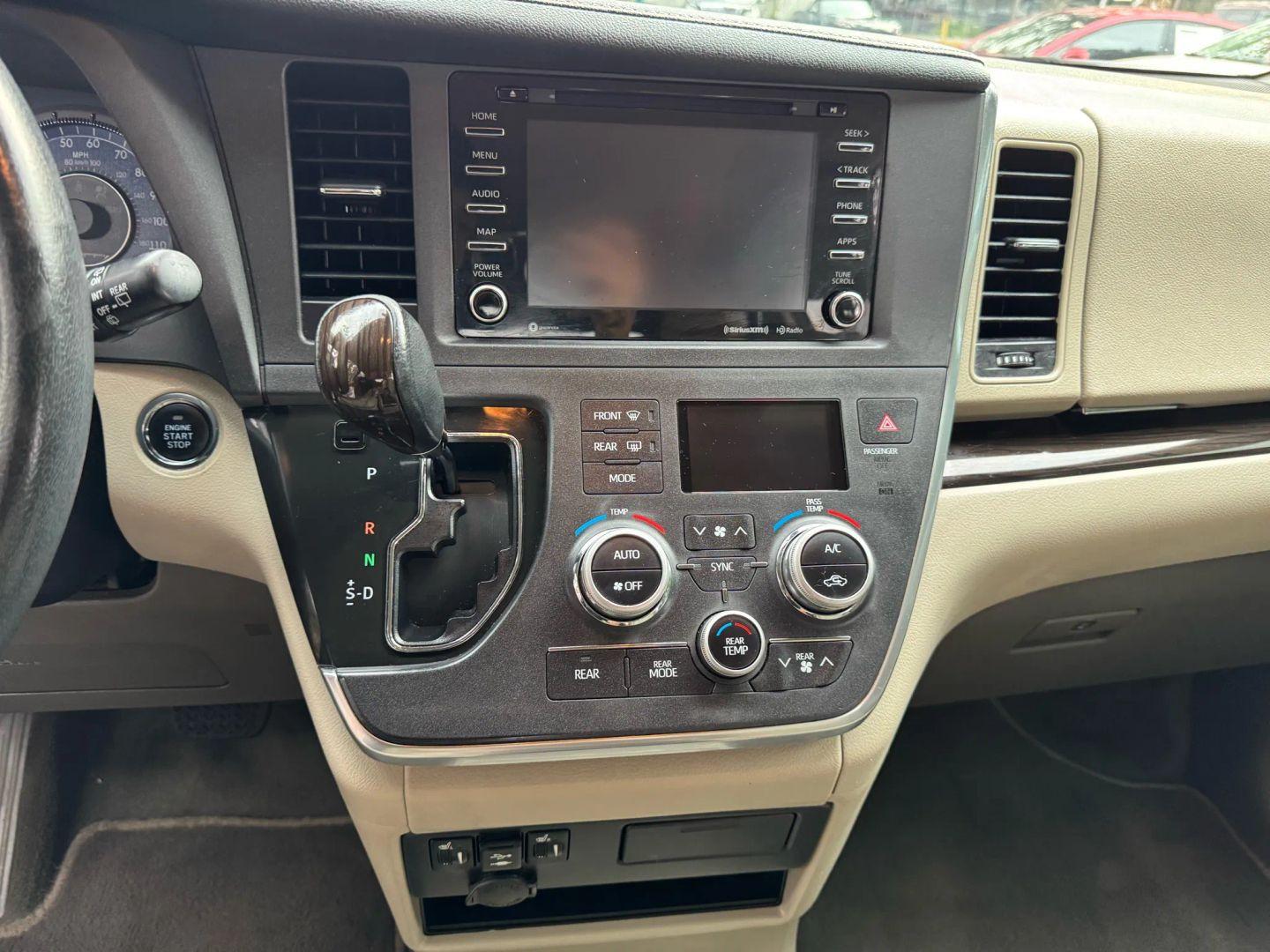 Toyota Sienna Xle Minivan 4D - Thumbnail 18