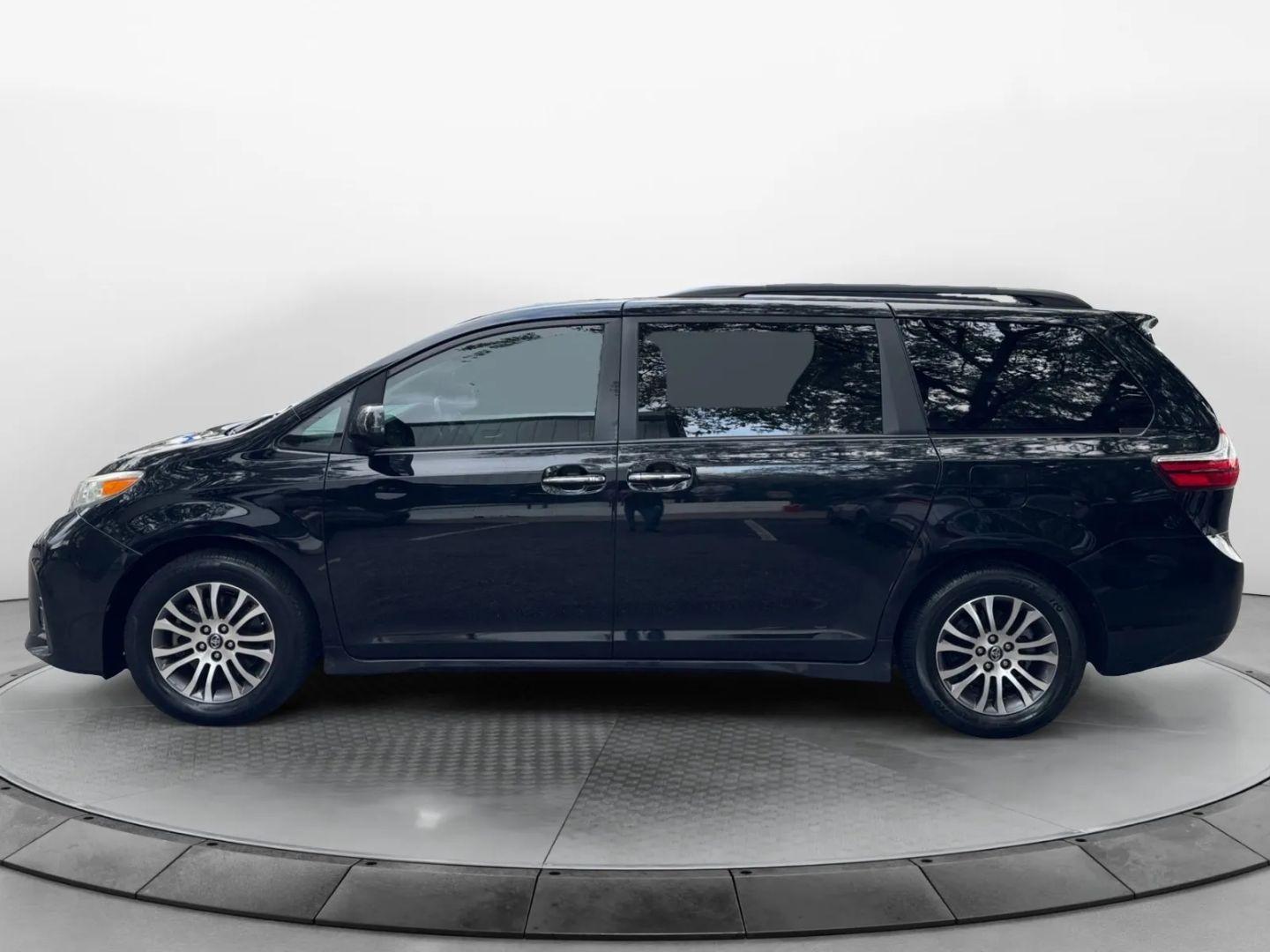 Toyota Sienna Xle Minivan 4D - Thumbnail 7