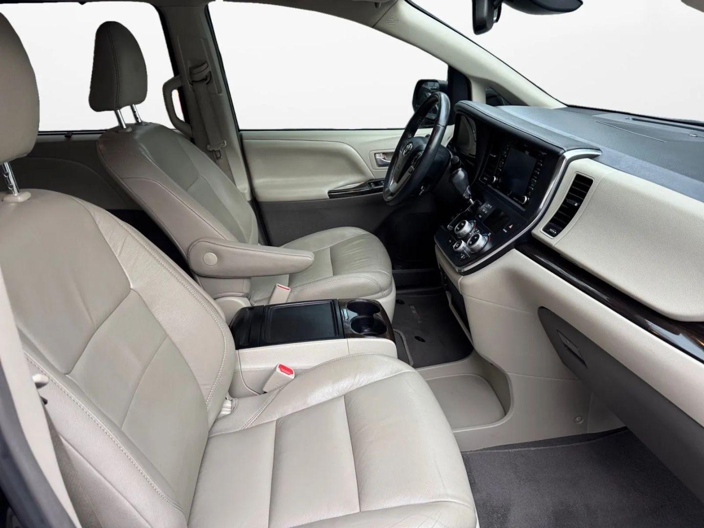 Toyota Sienna Xle Minivan 4D - Thumbnail 17