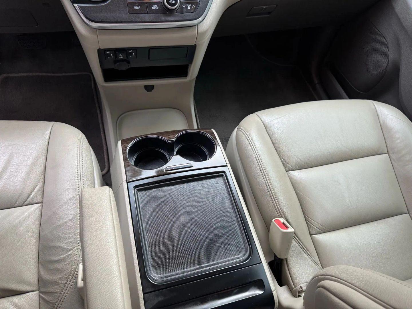 Toyota Sienna Xle Minivan 4D - Thumbnail 19