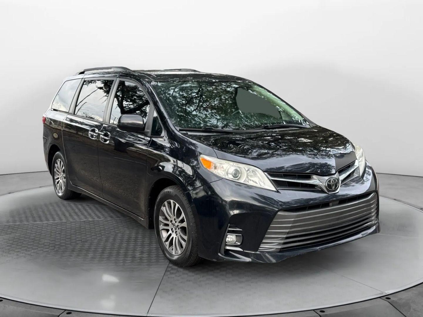 Toyota Sienna Xle Minivan 4D - Thumbnail 3