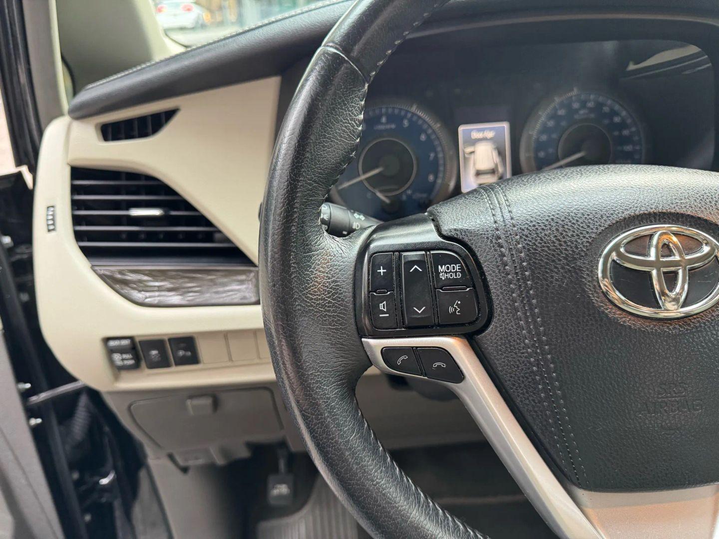 Toyota Sienna Xle Minivan 4D - Thumbnail 14