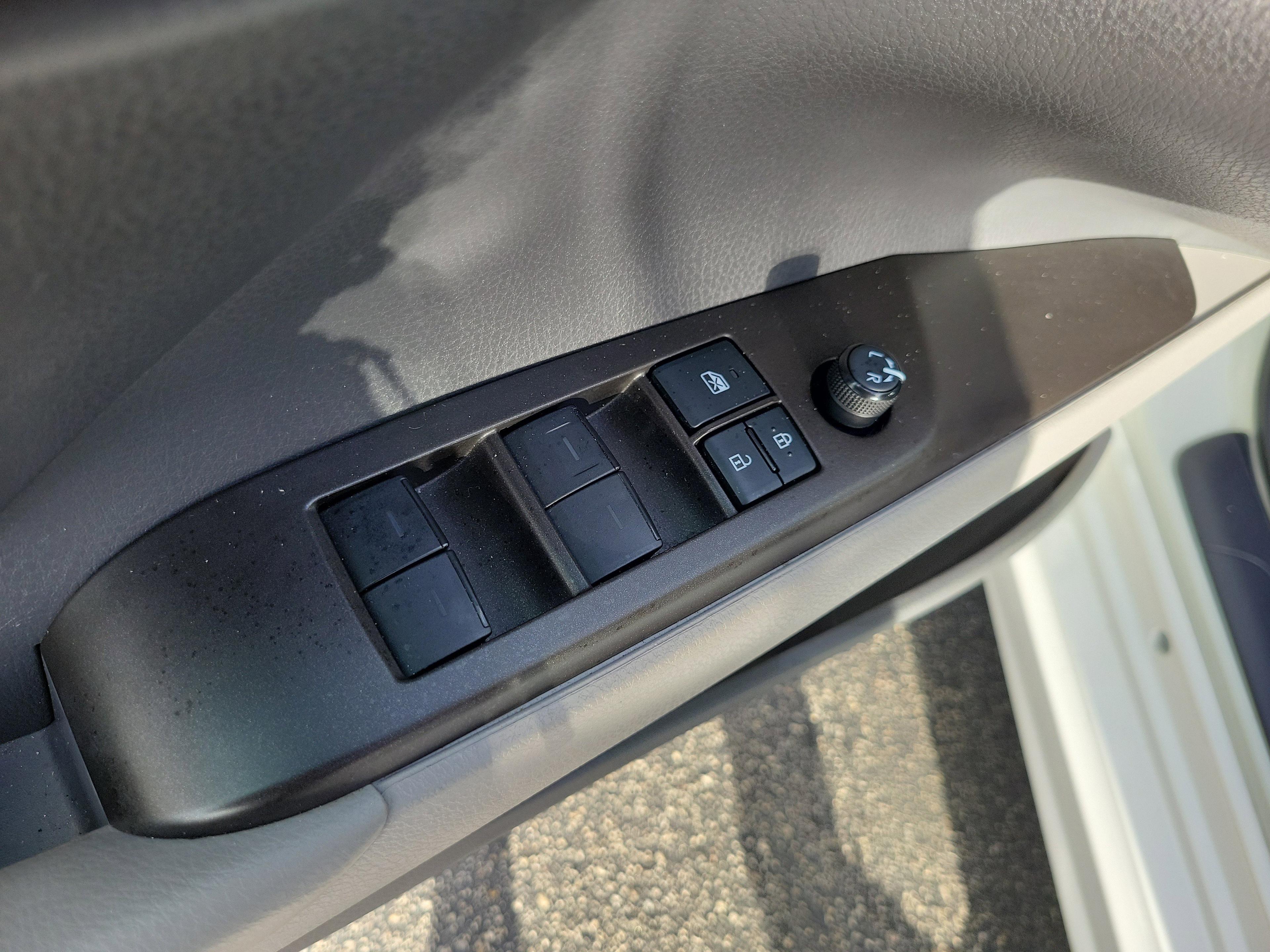 Toyota Camry Se Fwd - Thumbnail 15