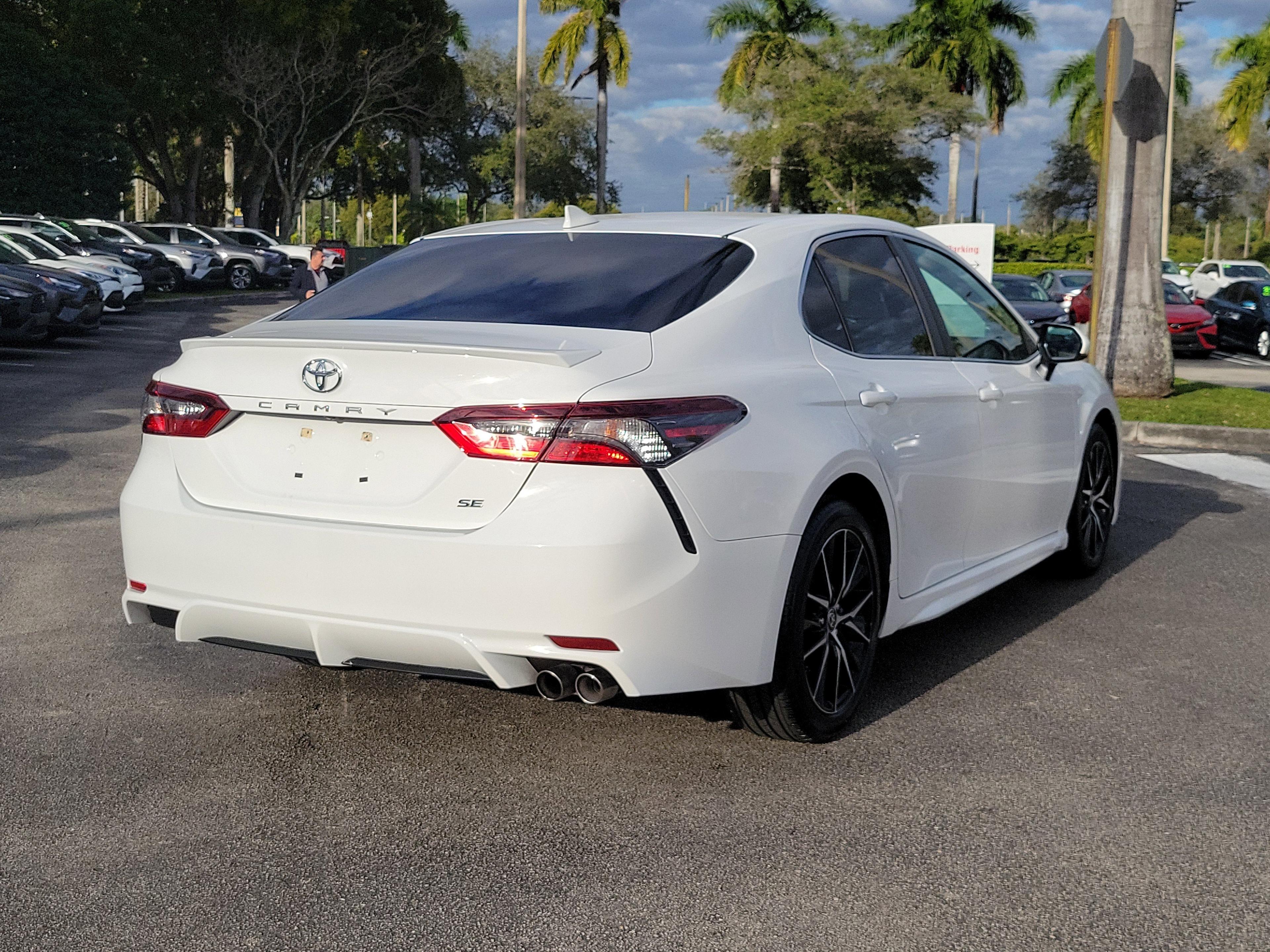 Toyota Camry Se Fwd - Thumbnail 6