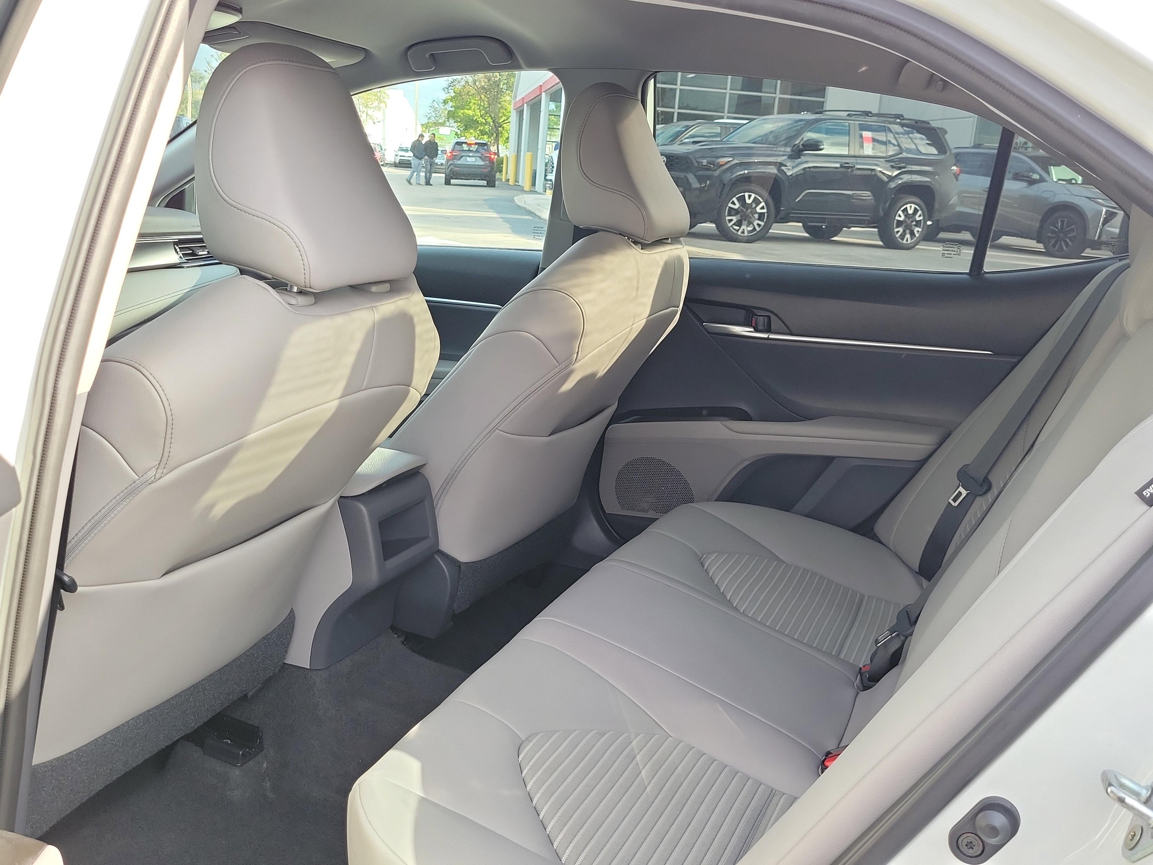 Toyota Camry Se Fwd - Thumbnail 10