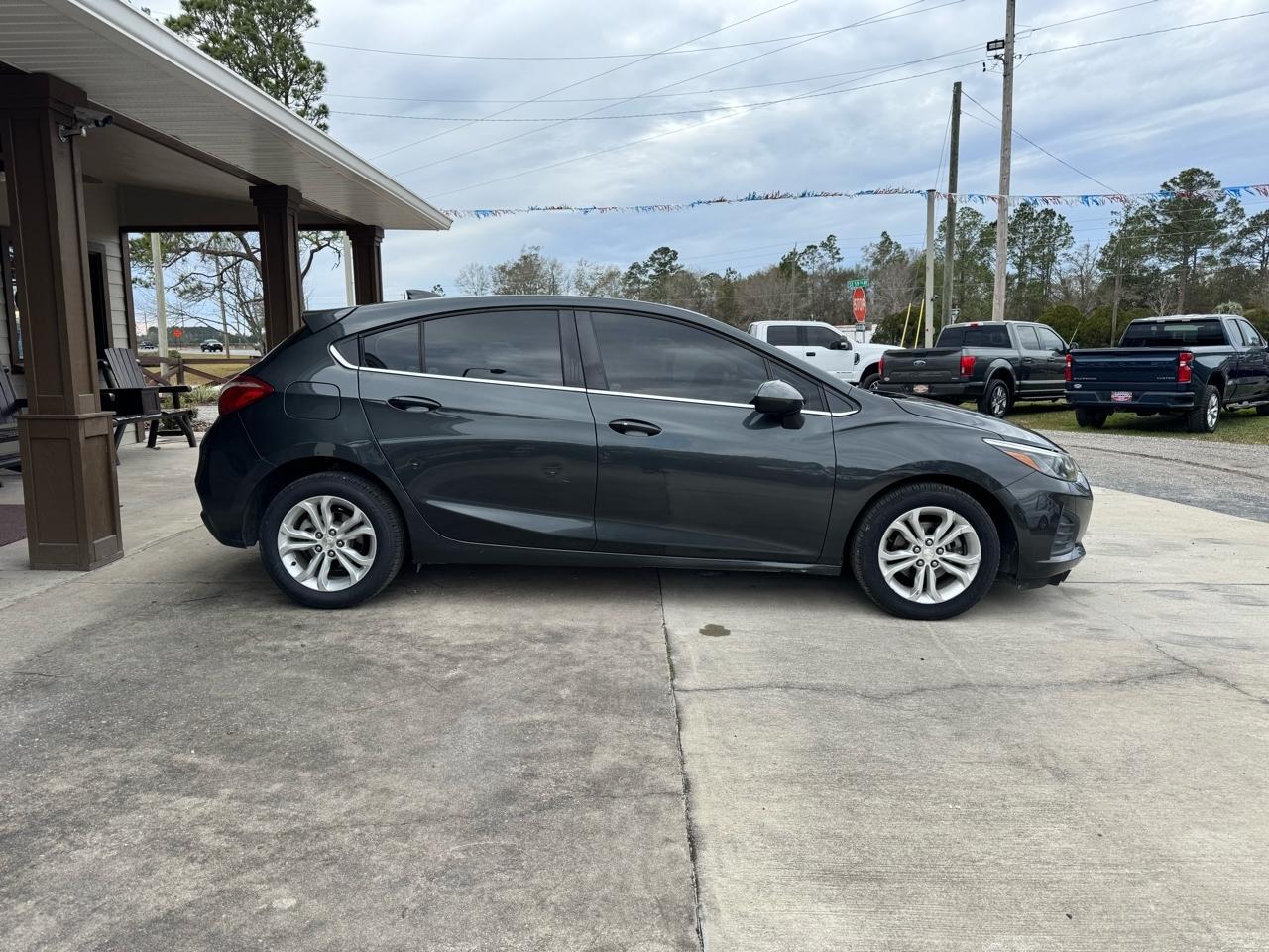 Chevrolet Cruzelt Hatchback - Thumbnail 4