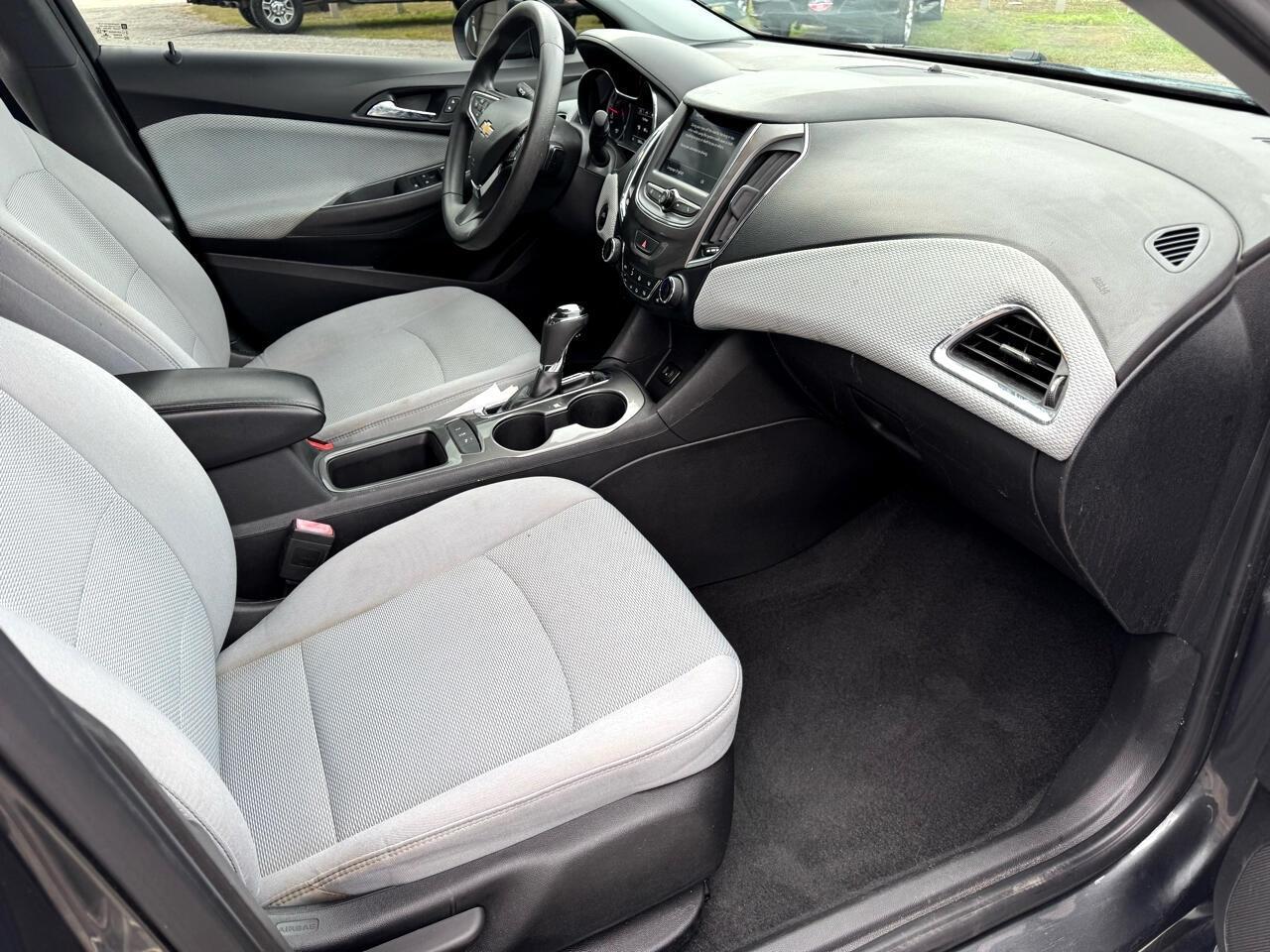 Chevrolet Cruzelt Hatchback - Thumbnail 12