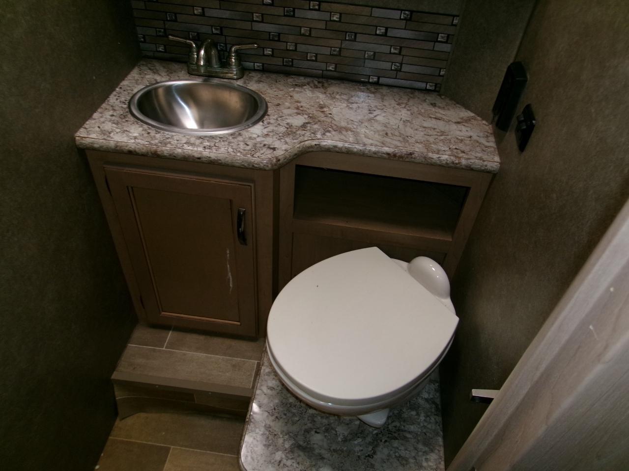 Chevrolet Expressg4500 159" - Thumbnail 17