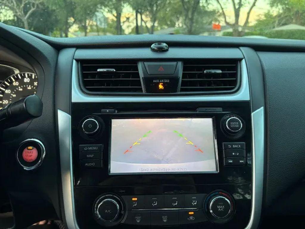 Nissan Altima - Thumbnail 2