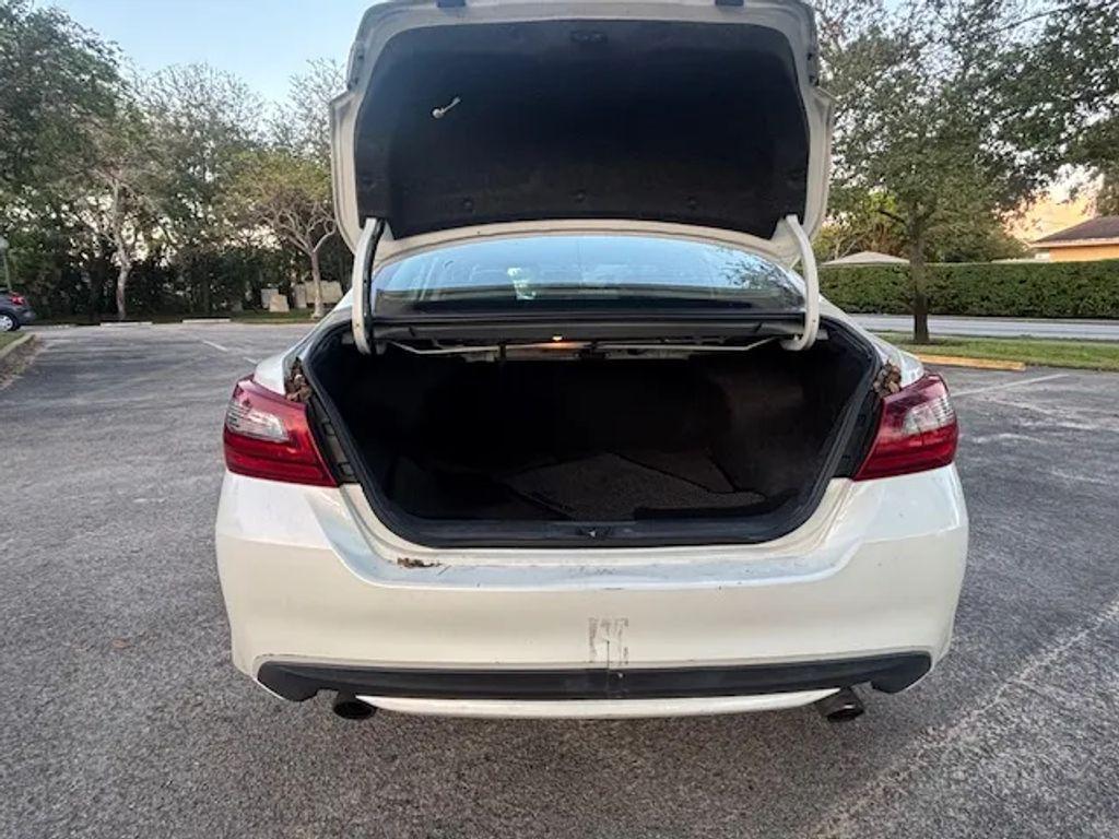 Nissan Altima - Thumbnail 11