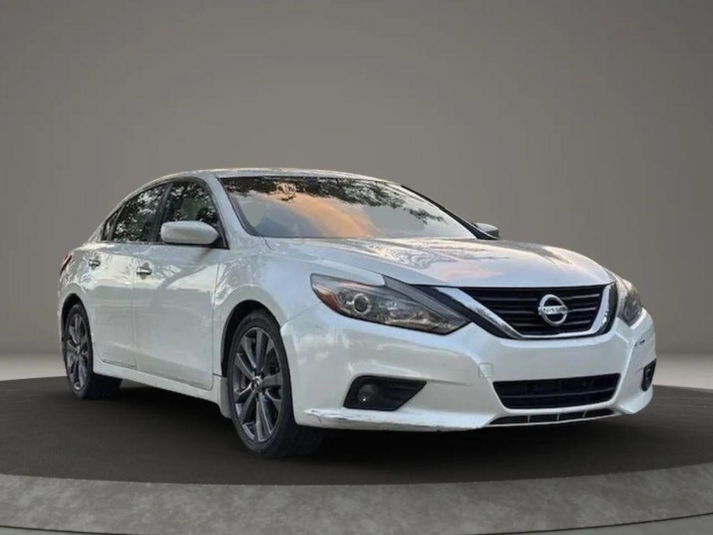 Nissan Altima - Thumbnail 5