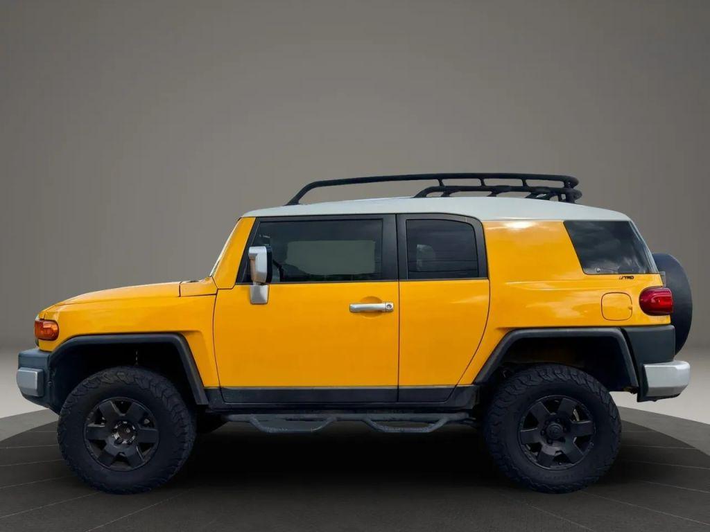 Toyota Fj Cruiser - Thumbnail 10