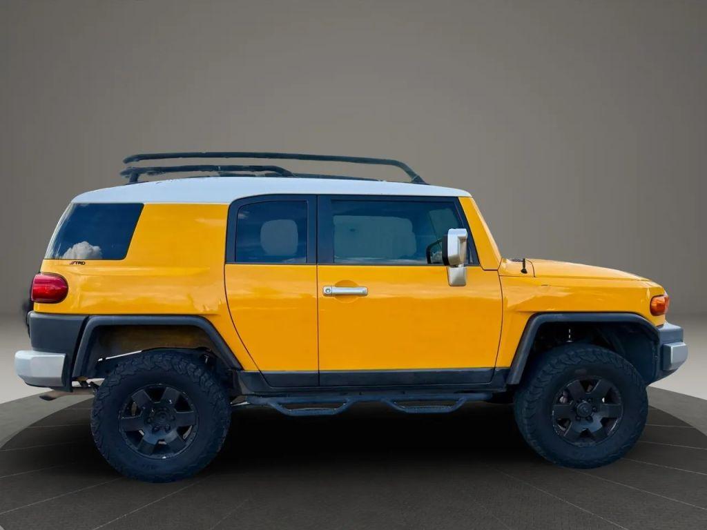 Toyota Fj Cruiser - Thumbnail 6